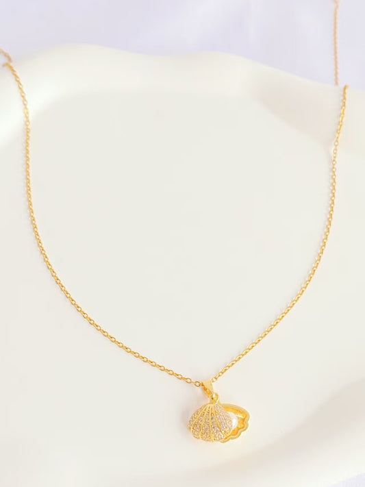 Gold Shell Pearl Necklace