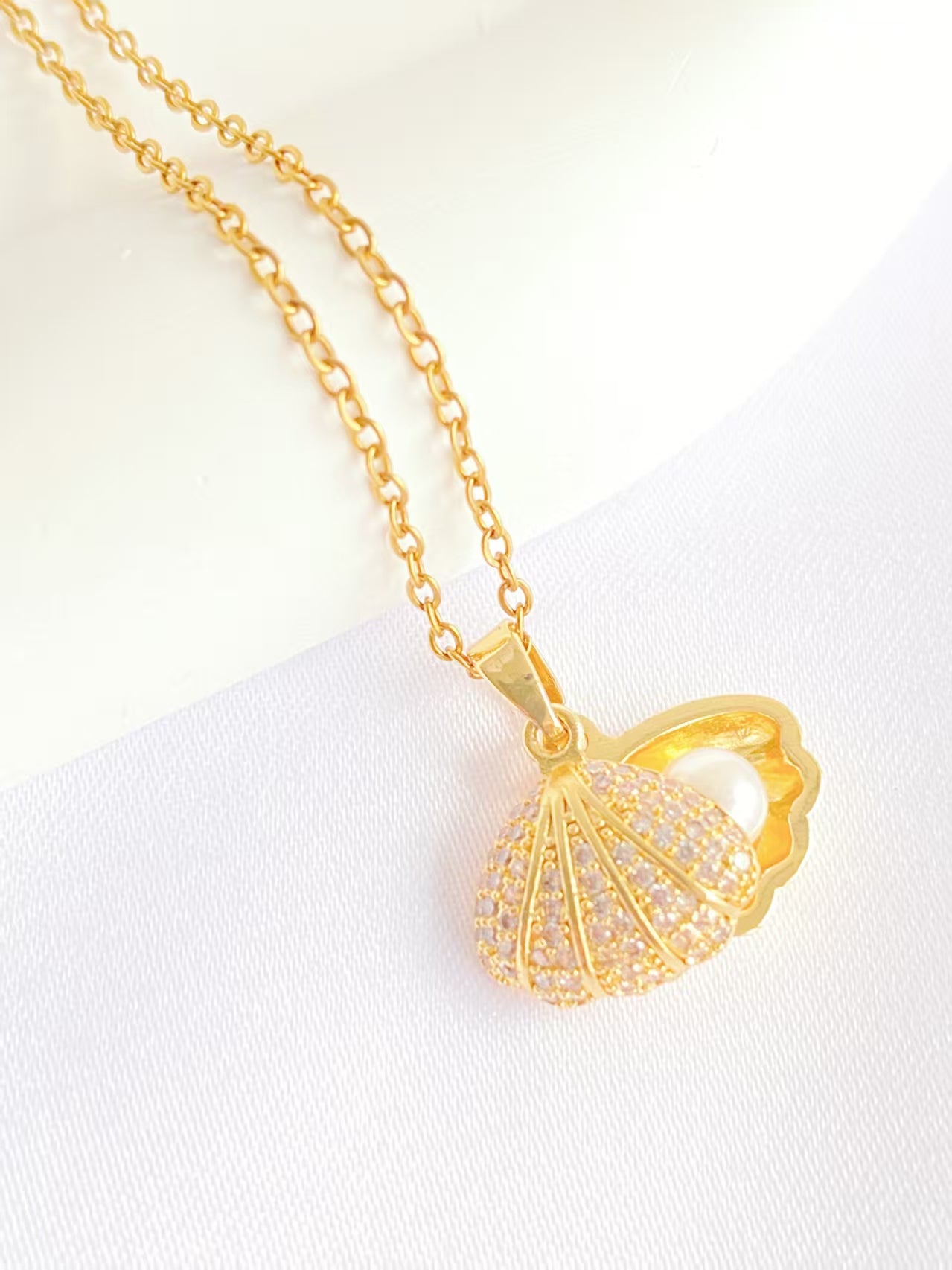 Gold Shell Pearl Necklace