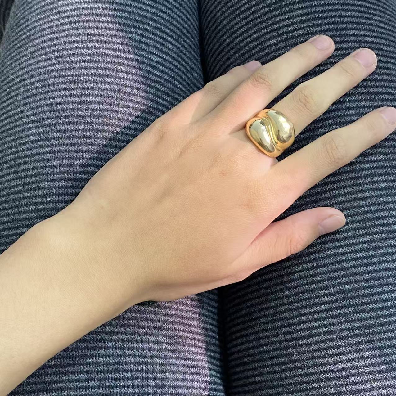 Sculptural Ring(E)