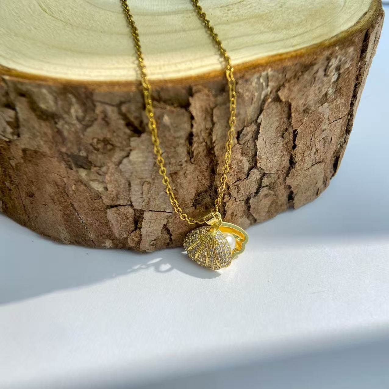 Gold Shell Pearl Necklace
