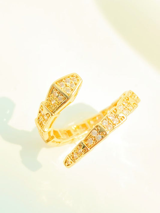 Serpentine Sparkle Ring - Mystical Glamour in Gold