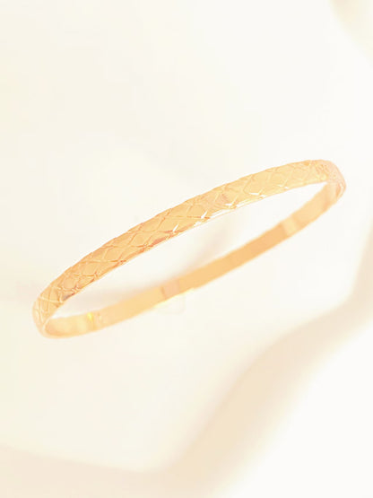 Gold Bangle Bracelet (C）