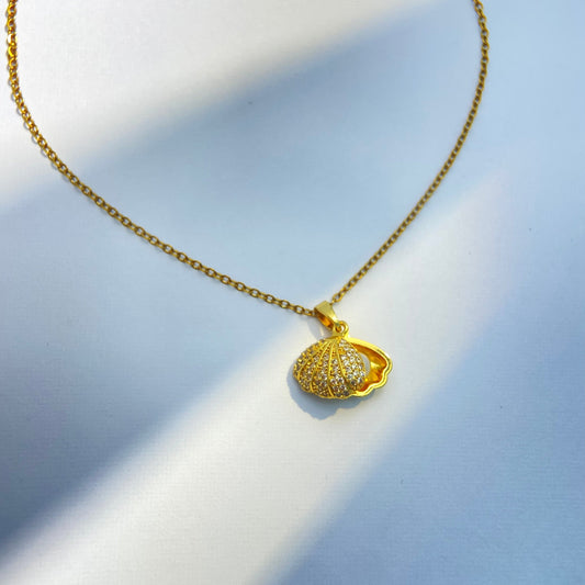 Gold Shell Pearl Necklace