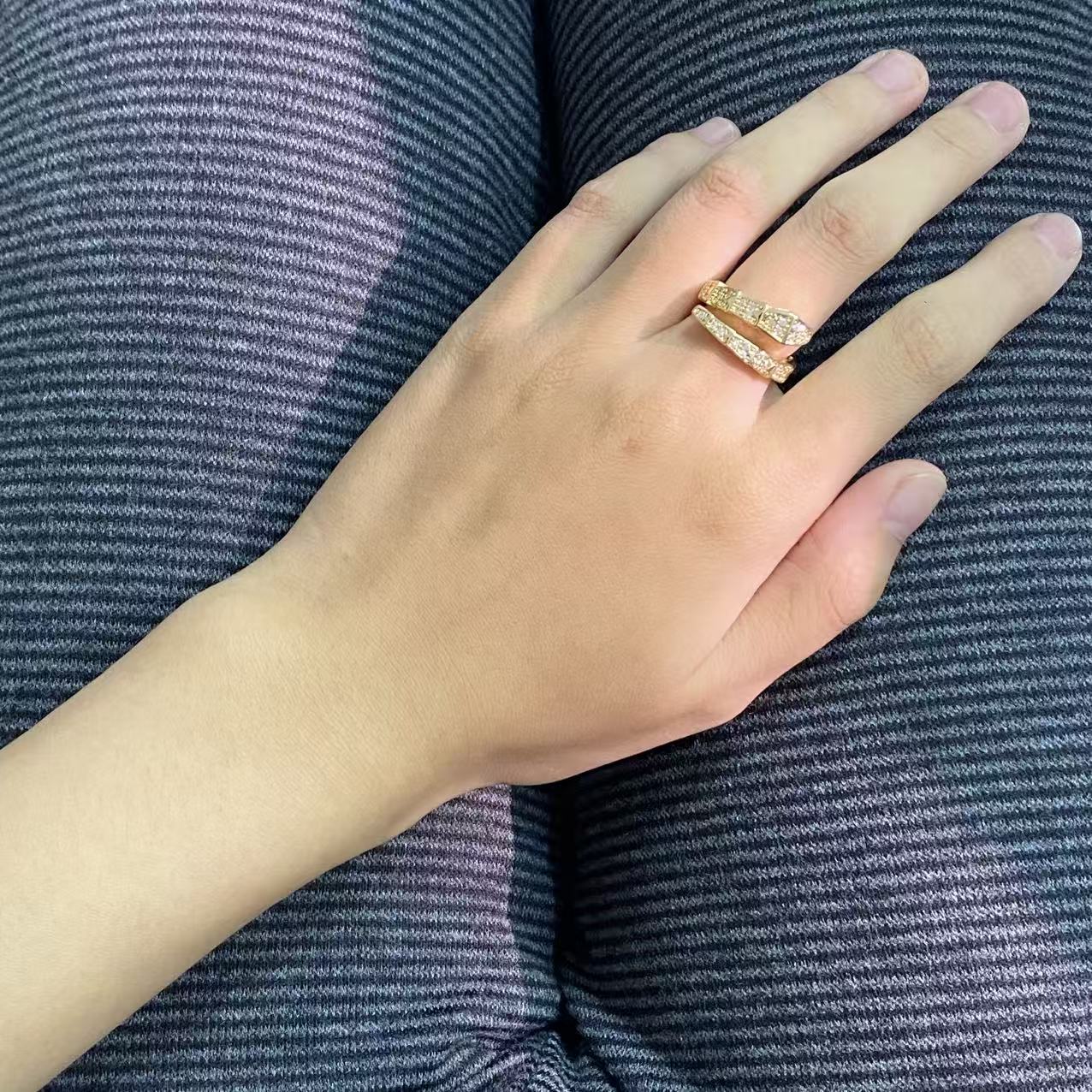 Serpentine Sparkle Ring - Mystical Glamour in Gold
